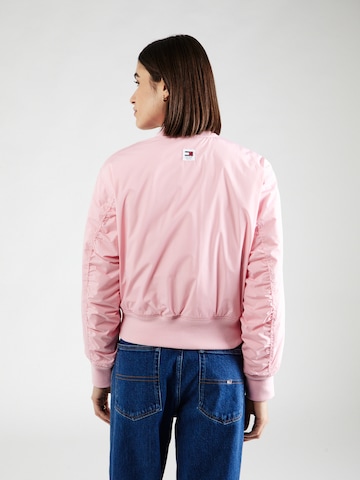 Tommy Jeans Демисезонная куртка 'CLASSICS' в Ярко-розовый