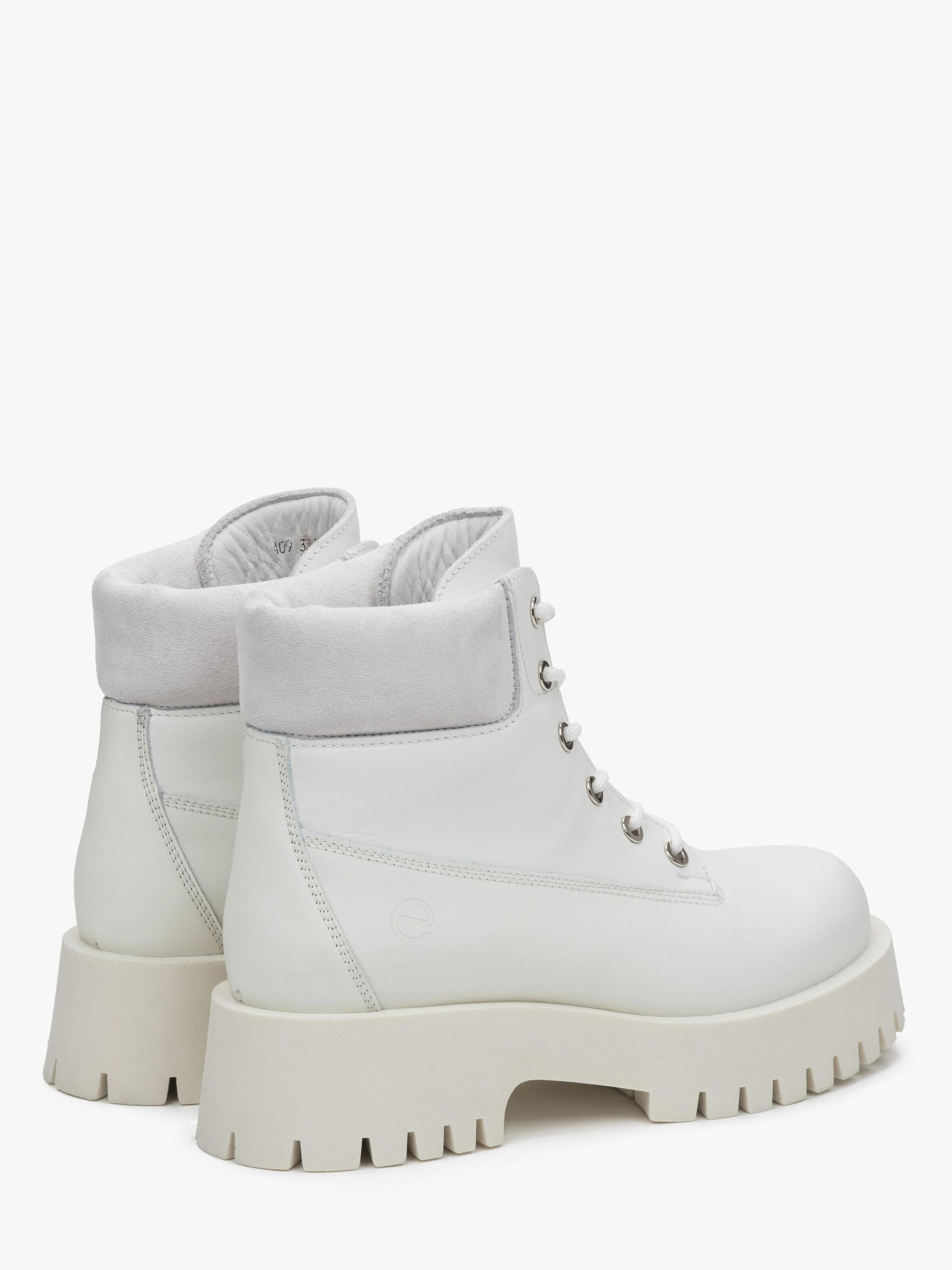 Estro Booties '09-3329' in White