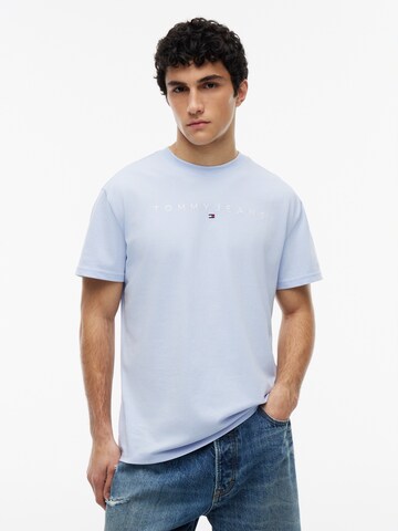 Tricou de la Tommy Jeans pe albastru: față