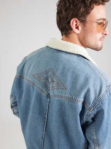 LEVI'S ® Overgangsjakke 'Western Sherpa Trucker Jacket' i blå