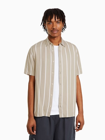 Bershka Regular fit Button Up Shirt in Beige: front