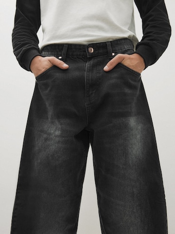 BershkaLoosefit Traperice - crna boja