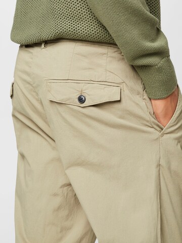 Lindbergh Regular Pleat-Front Pants in Beige