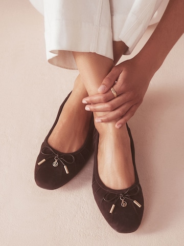 B by Ted Baker Ballerina in Bruin