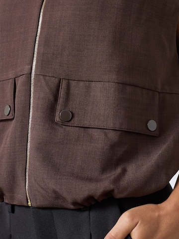 Gilet 'GARWIN' di SISTERS POINT in marrone