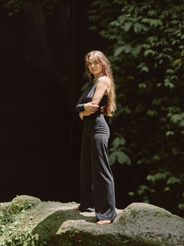 Tuta jumpsuit 'Helena' di ABOUT YOU x Sofia Tsakiridou in nero