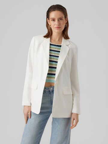 Blazer 'Carmen' VERO MODA en blanc : devant