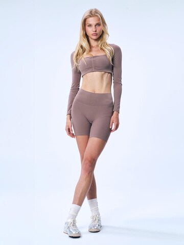 GOD SAVE QUEENS Skinny Legginsy 'Second Skin Studio Biker Shorts' w kolorze brązowy