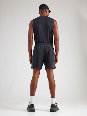 UNDER ARMOUR Обычный Спортивные штаны в Черный