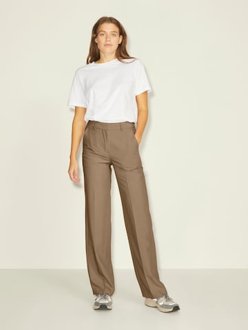 Loosefit Pantaloni con piega frontale di JJXX in beige