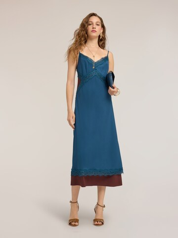 Robe MOTIVI en bleu