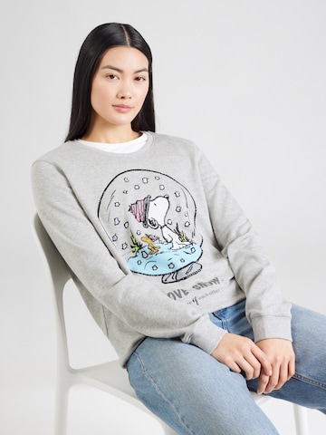 PRINCESS GOES HOLLYWOOD Sweatshirt 'Snoopy Winter' in Grey: front