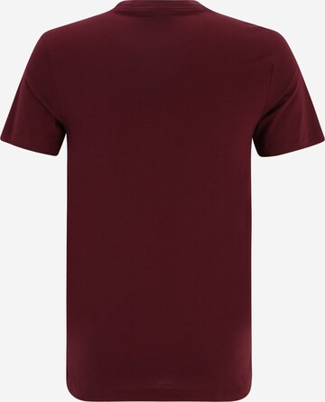 Coupe regular T-Shirt 'Club' Nike Sportswear en rouge