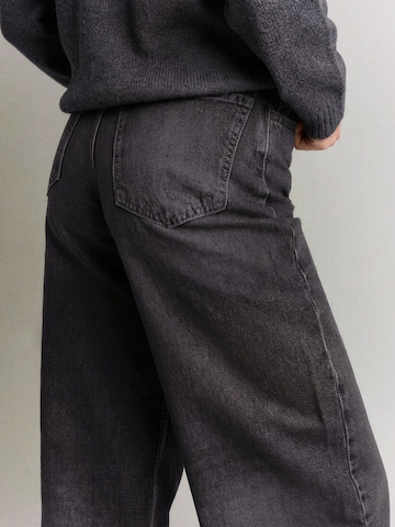 Bershka Barrel Jeans i svart