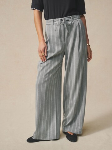 Next Wide Leg Hose in Grau: Vorderseite