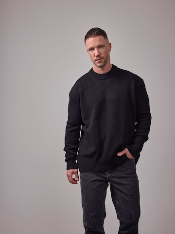 DAN FOX APPAREL Trui 'The Essential' in Zwart: voorkant