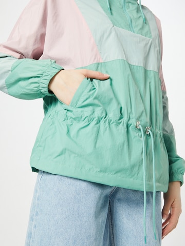 Veste mi-saison 'CATTY' ONLY en vert