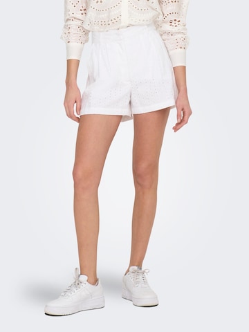 ONLY Loose fit Pleat-Front Pants 'JUNI' in White: front