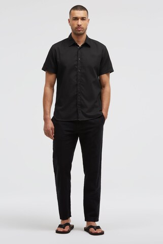 CMPD Slim fit Button Up Shirt in Black