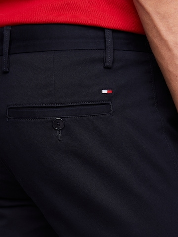 TOMMY HILFIGER Slimfit Chino kalhoty 'Bleecker 1985' – modrá