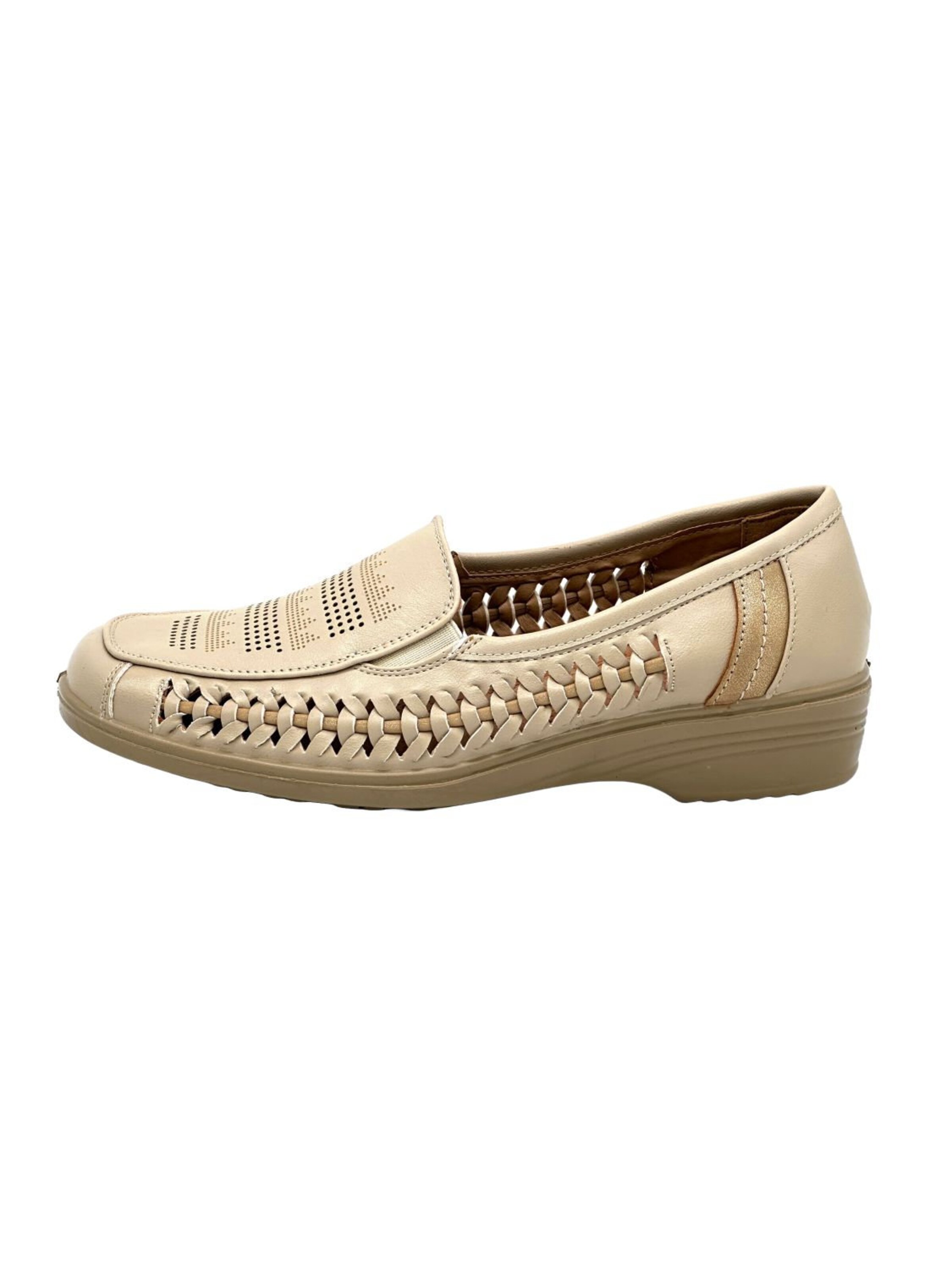 Nowaland Classic Flats in Beige