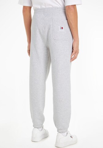 Tommy Jeans Tapered Hose in Grau