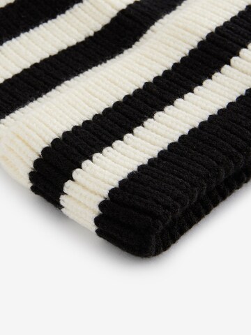 Next Beanie in Black
