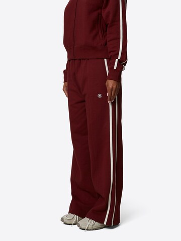 regular Pantaloni di Good For Nothing in rosso