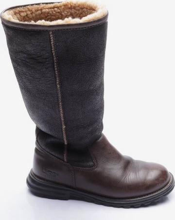 UGG Dress Boots in 37 in Brown: front