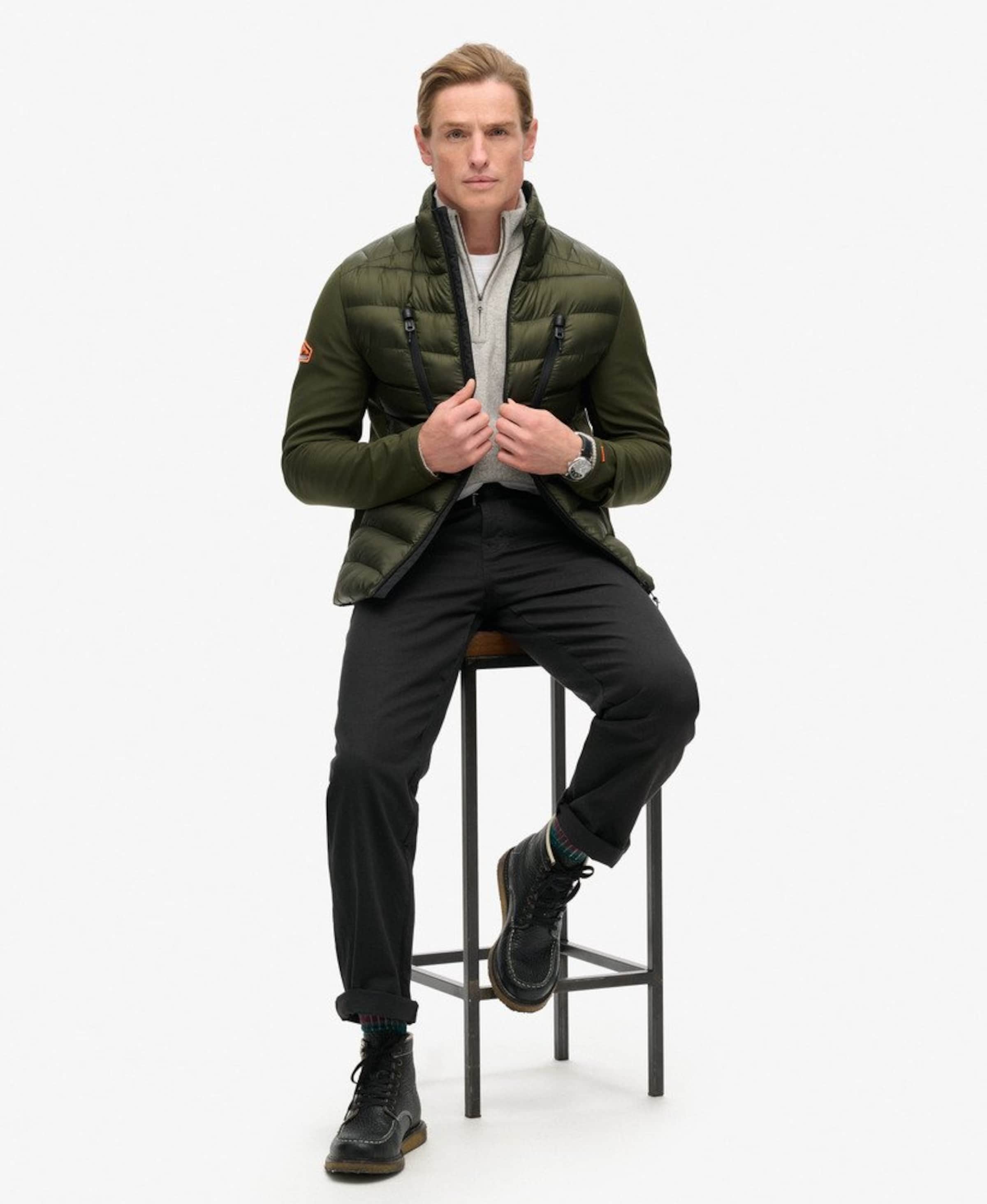 Superdry Демисезонная куртка в Зеленый