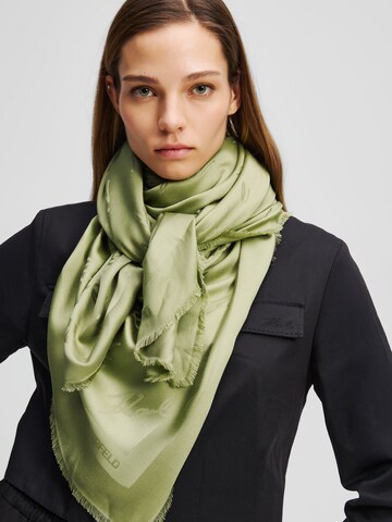 Karl Lagerfeld - Chal en verde: frente