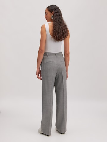 EDITED Regular Pleated Pants 'Lavea' in Grey