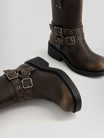 Bershka Boots in Bruin