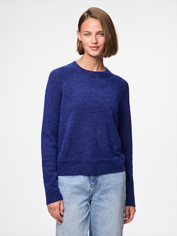Pull-over PIECES en bleu : devant