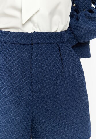 regular Pantaloni con pieghe di faina in blu