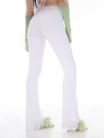 Flared Pantaloni 'Malou' di SHYX in bianco