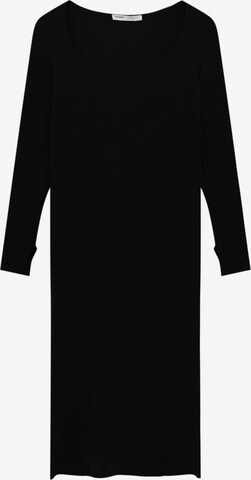 Rochie de la Pull&Bear pe negru: față