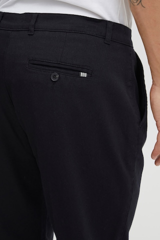 !Solid Regular Chino Pants in Black