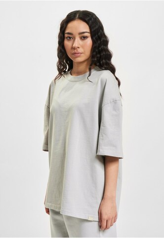 Maglietta 'Essential' di DEF in grigio: frontale