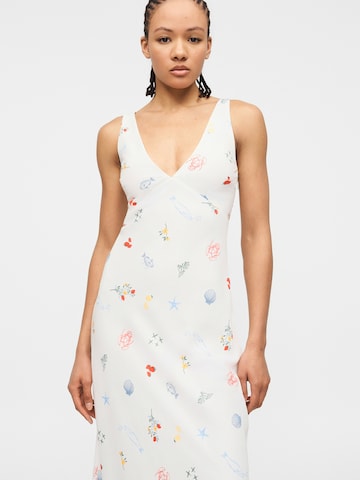 Abercrombie & Fitch - Vestido en blanco