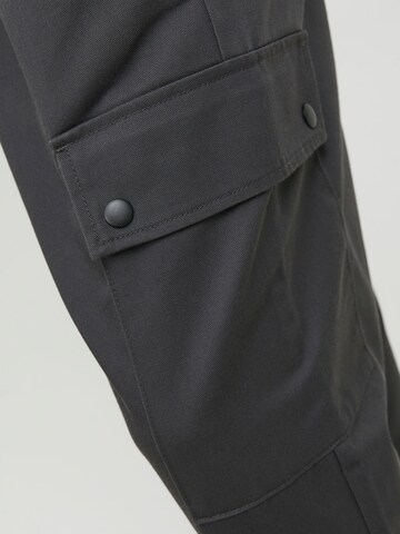 Regular Pantalon cargo JACK & JONES en gris