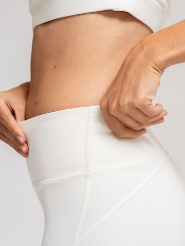 LOTUSCRAFTS Skinny Workout Pants 'BECCA Leggings' in White
