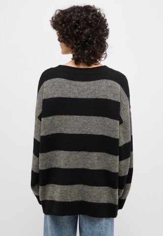 MUSTANG Pullover in Grau
