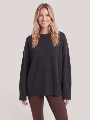Tatiana Zidekova Sweater in Black: front