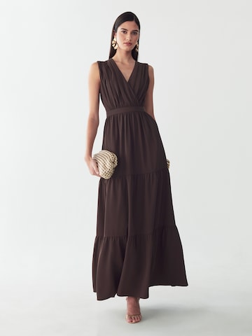 St MRLO Dress in Brown: front