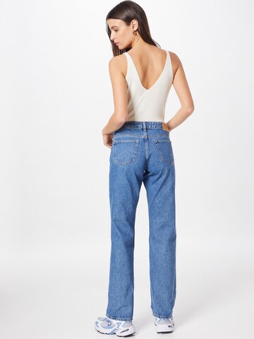 WEEKDAY Regular Jeans 'Arrow Low Straight' in Blau