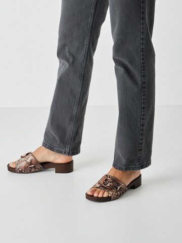 Tamaris Pantolette in Braun