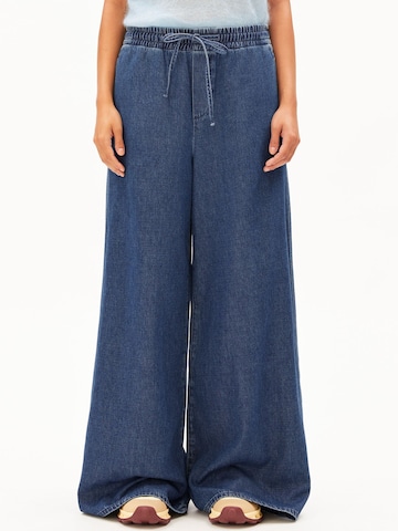 ARMEDANGELS Широкий Штаны 'KELAANI' в Синий: спереди