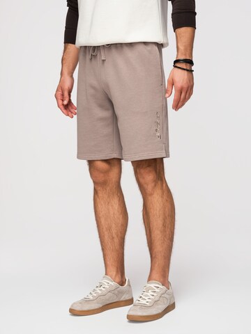 Ombre Regular Chino in Beige: voorkant