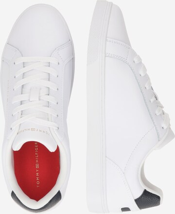 TOMMY HILFIGER - Sapatilhas baixas 'Essential' em branco